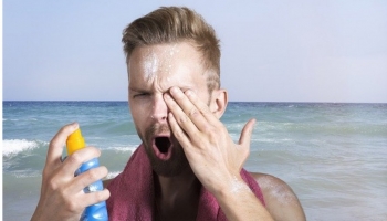 ¿Qué va primero el antimosquitos o el protector solar?